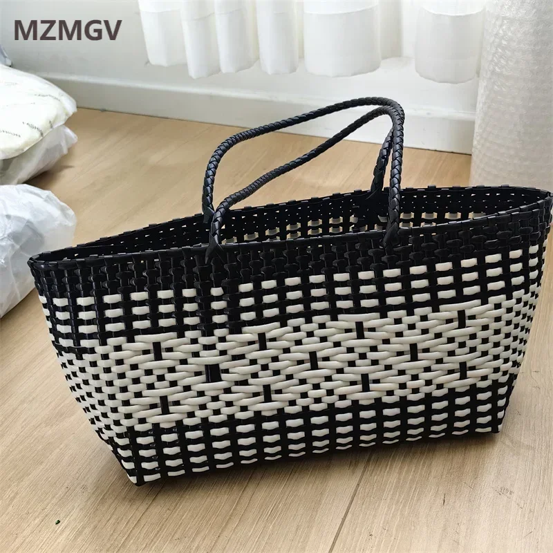

Woman Bag Fashionable Color Contrast Summer Vacation Beach Woven Tote Bag Large Capacity Pvc Hand Weaving Shopping Handbag 2025