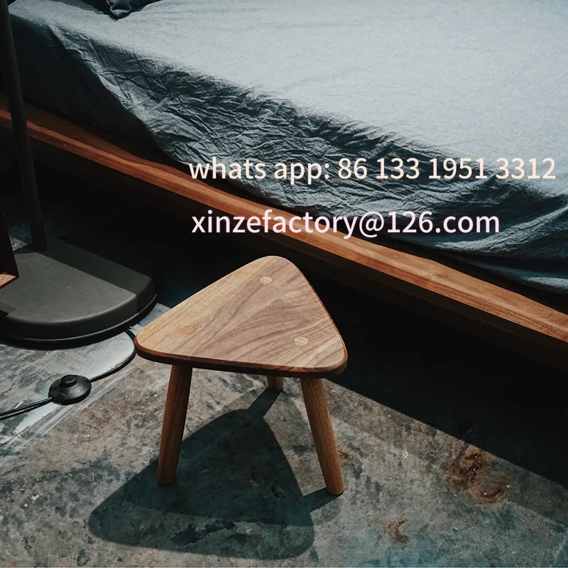 

Customizable solid wood bench low stool chocolate children's stool gift Nordic children's fun triangular small bench