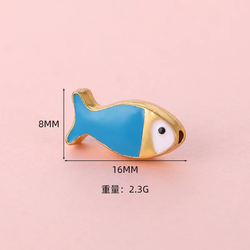 Accessori per gioielli in lega fai da te in oro 16 carati con piccoli pesci gocciolanti di olio multicolori, collana con bracciale di perline artigianale