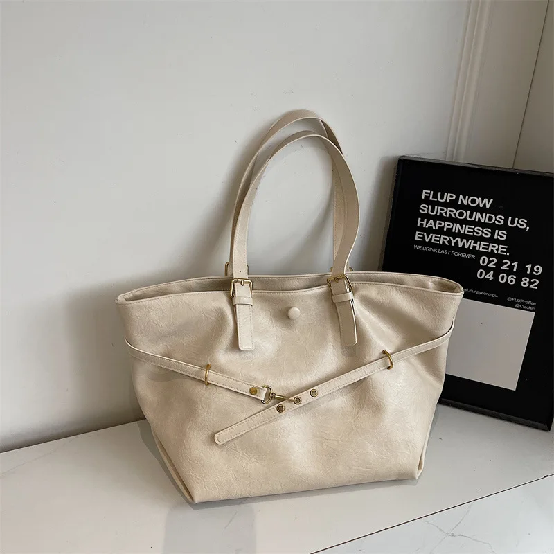 

Retro Tote Bag for Women, Large-capacity Portable Shoulder Bag, Autumn and Winter Commuter Model, Casual and Versatile Style