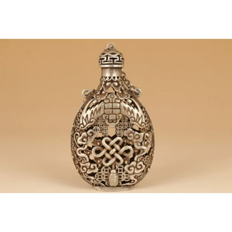 

Chinese Old antique Tibet silver Carved Chinese knot Statue Sachet snuff bottle