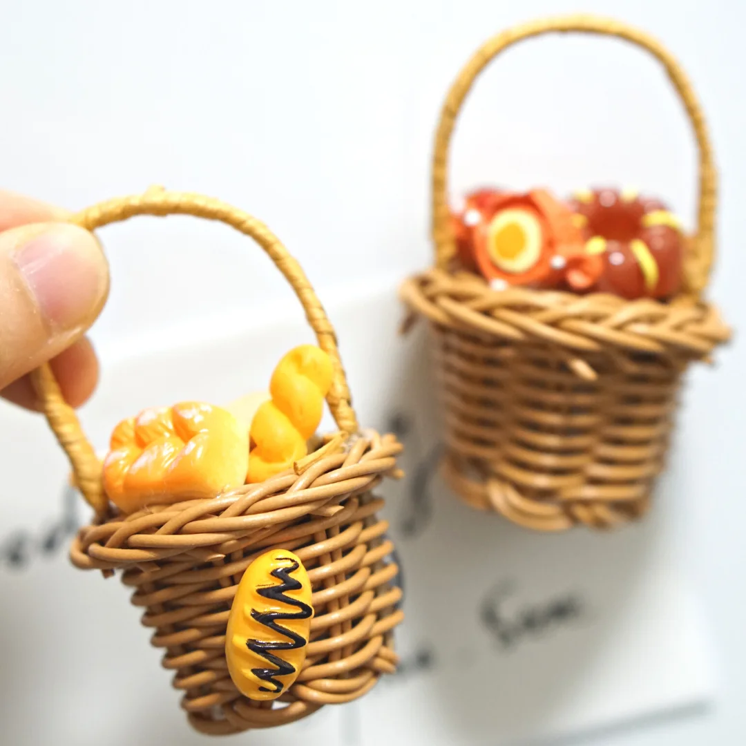 

Bread Basket Fridge Magnets,Simulated Bread Fridge Sticker, Three-dimensional Gourmet Sticker, Cute Home Decoration