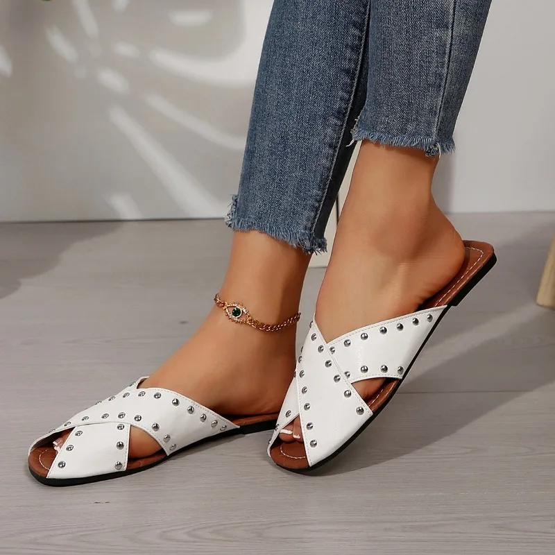

Summer 2025 New European and American Roman-style Sexy Riveted Flat Heel Fashionable Women's Slippers in Large Sizes 36-42