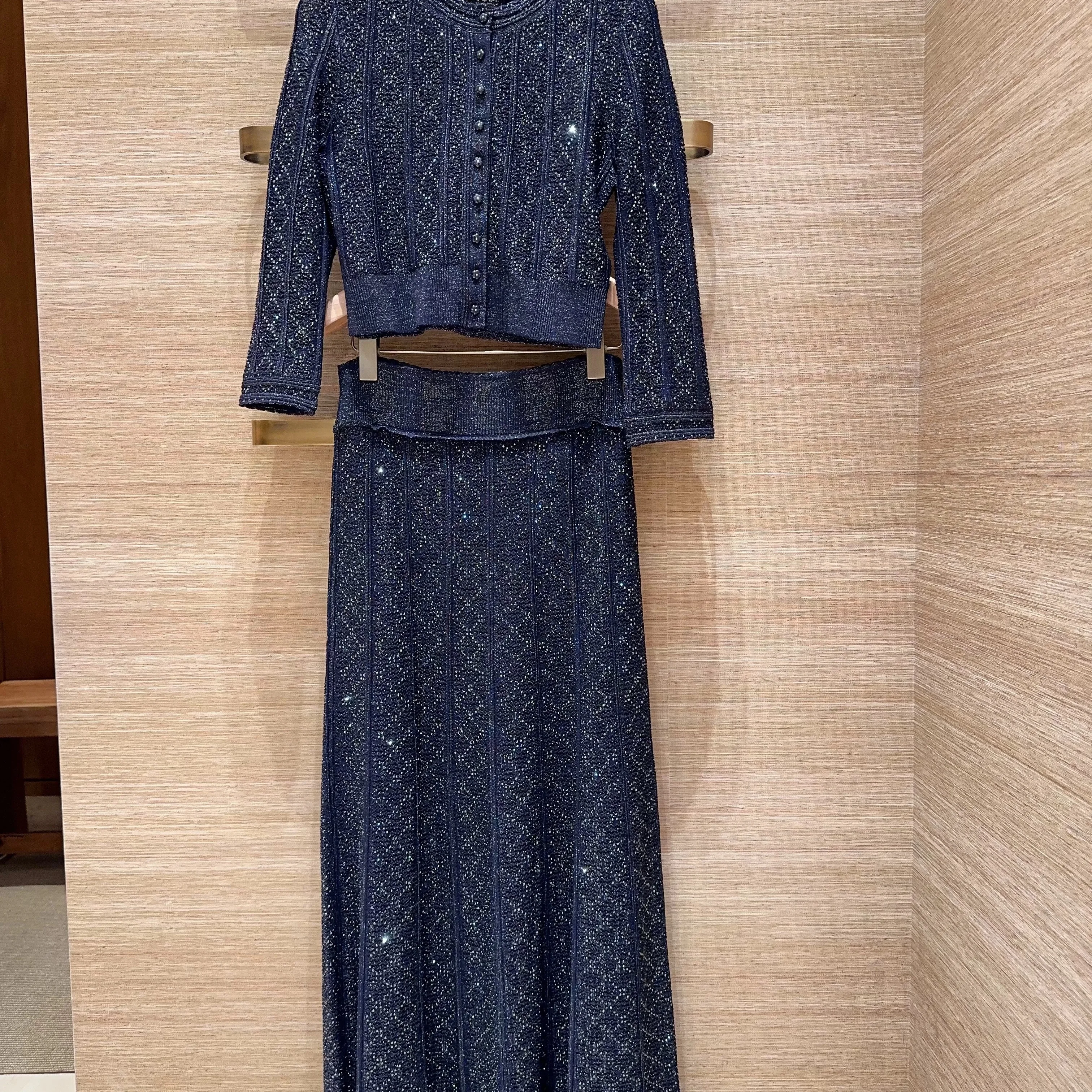 Spring 2026 New Fashion Short Knitted Top High Waist Fish Tail Half Skirt Sparkling Diamond Ladies Straight Cut High Waist