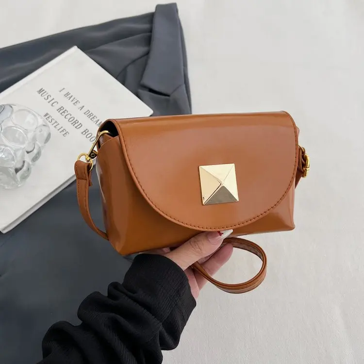 

2025 Autumn New Light Luxury Simple Shoulder Bag Average Size 2085 Fashion Versatile Trend Zipper Magnetic Buckle Other PU