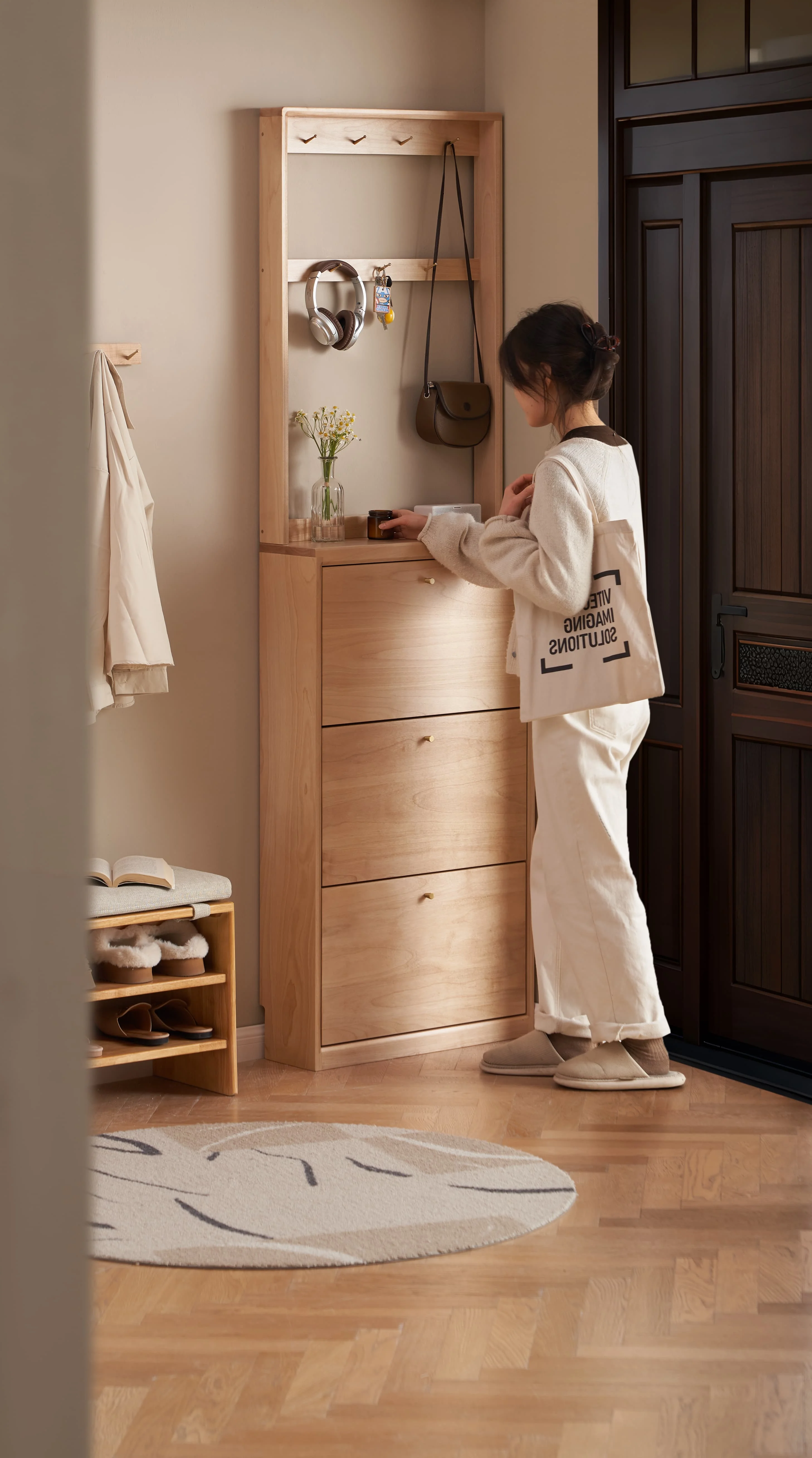 Solid wood shoe cabinet, with ultra-thin flip door, multi-layer storage, shoe rack, jacket, entrance hall closet