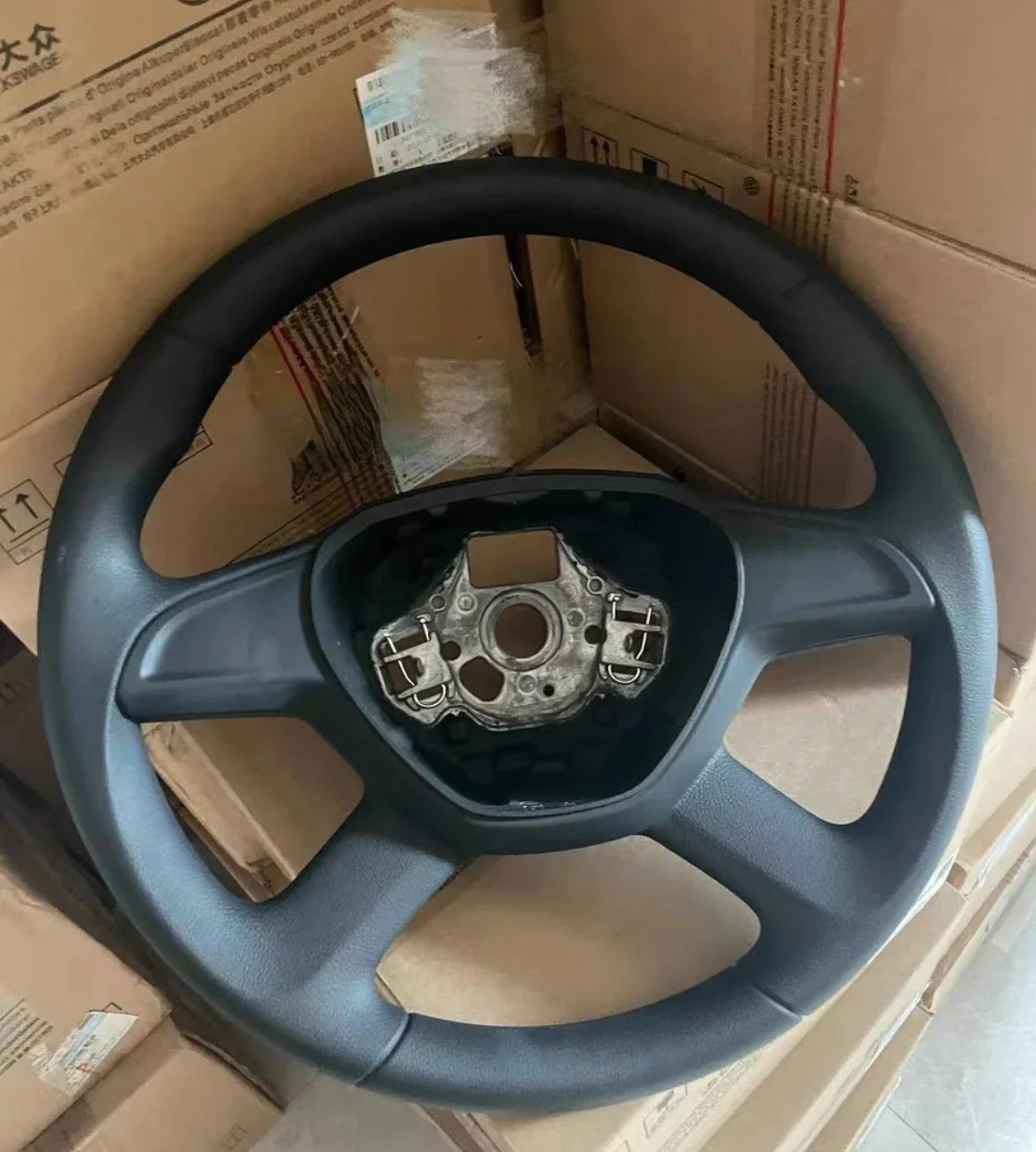 1Pc for Skoda Rapid Spaceback Octavia New Fabia Rapid Steering Wheel Assembly Plastic Three spoke Coach Car