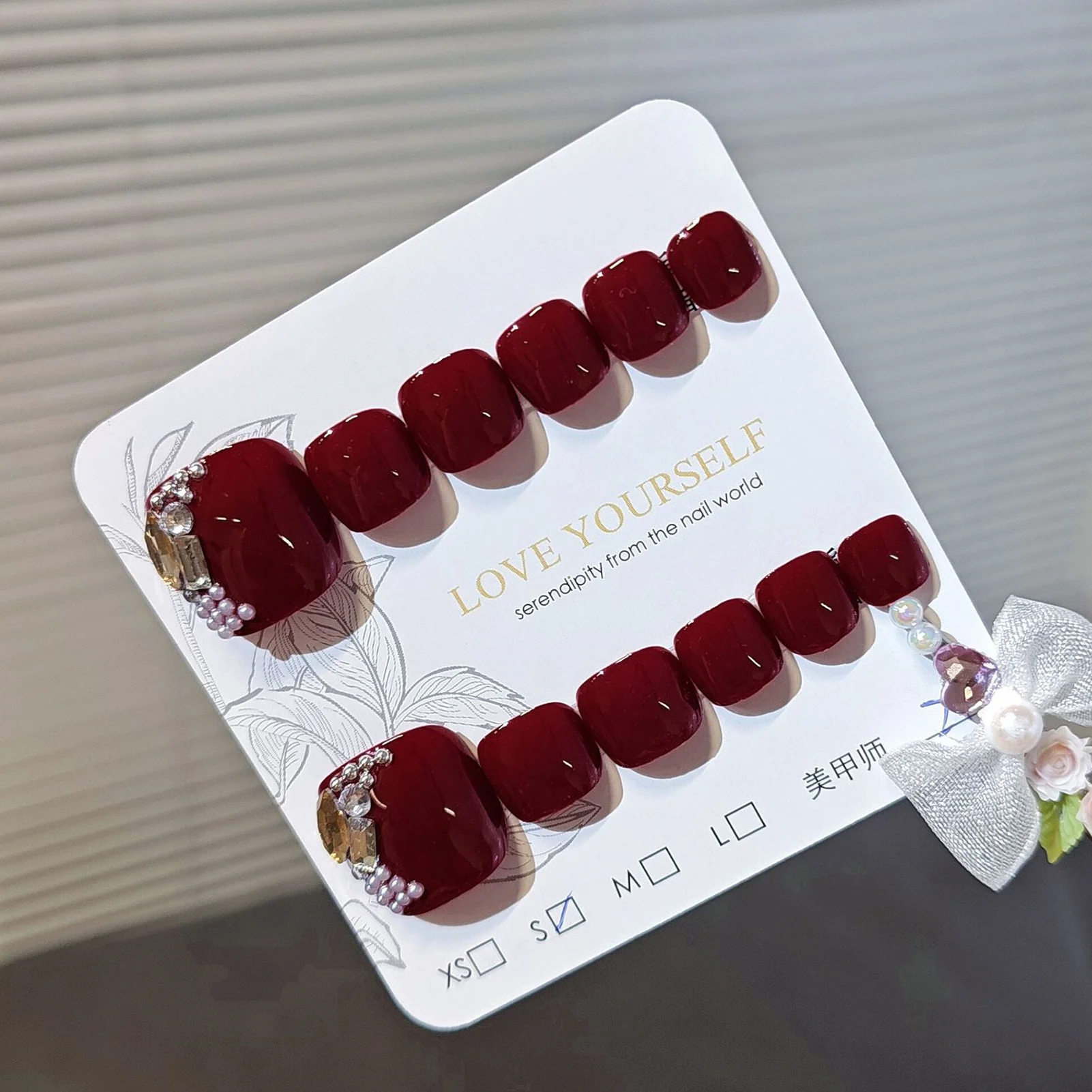 Presse à la main sur les ongles 12 pièces strass rouge faux ongles court carré bordeaux paillettes photothérapie faux pieds ongles portable