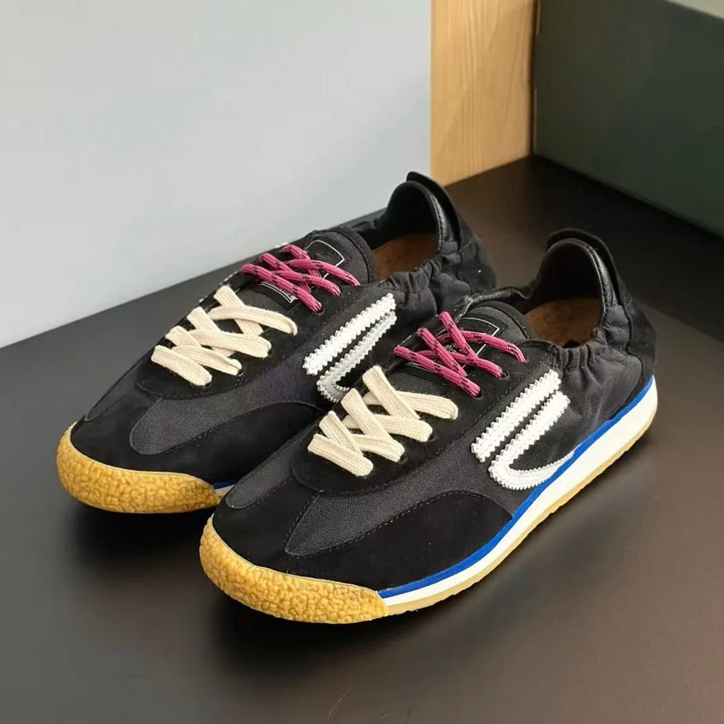 

Round headed flat strap German training shoes for women in the spring of 2025, versatile Forrest Gump casual shoes trend