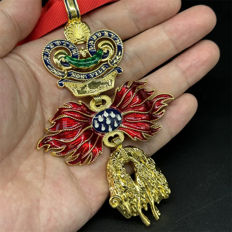 Austro-Hungarian Golden Fleece Medal Replica Vintage Exquisite Metal Badge DIY Clothing Decoration Badge Souvenir Collection