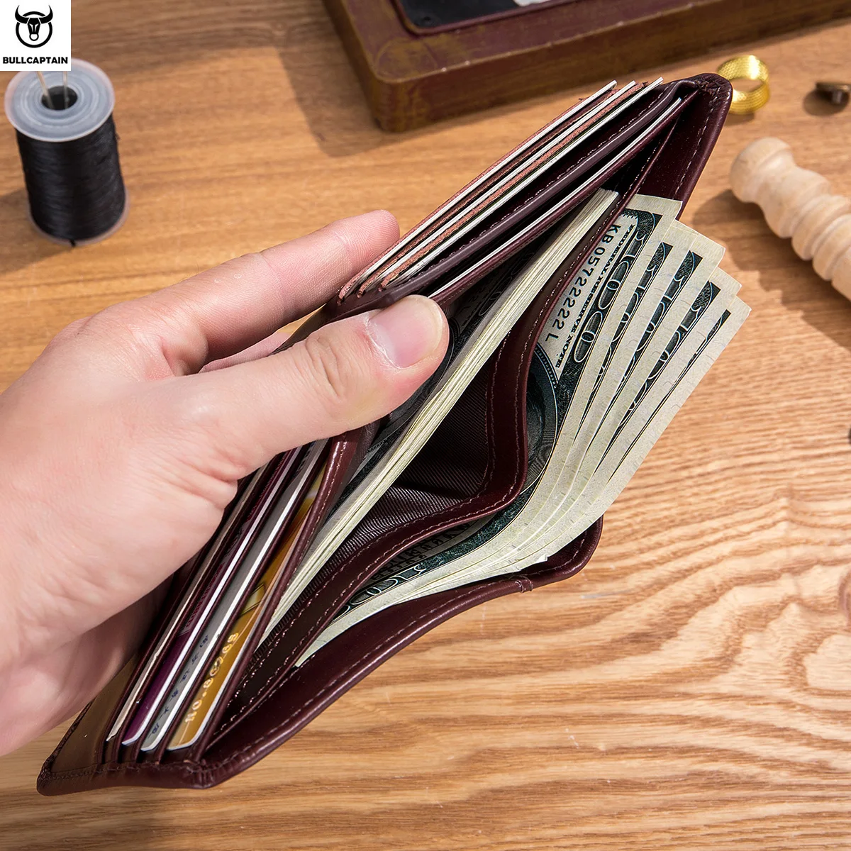 Bullcaptain กระเป๋าสตางค์ผู้ชาย, กระเป๋าสตางค์กระเป๋าใส่บัตรเครดิตพับสองทบแบบคลาสสิกแนวนอนแบบ QB031H