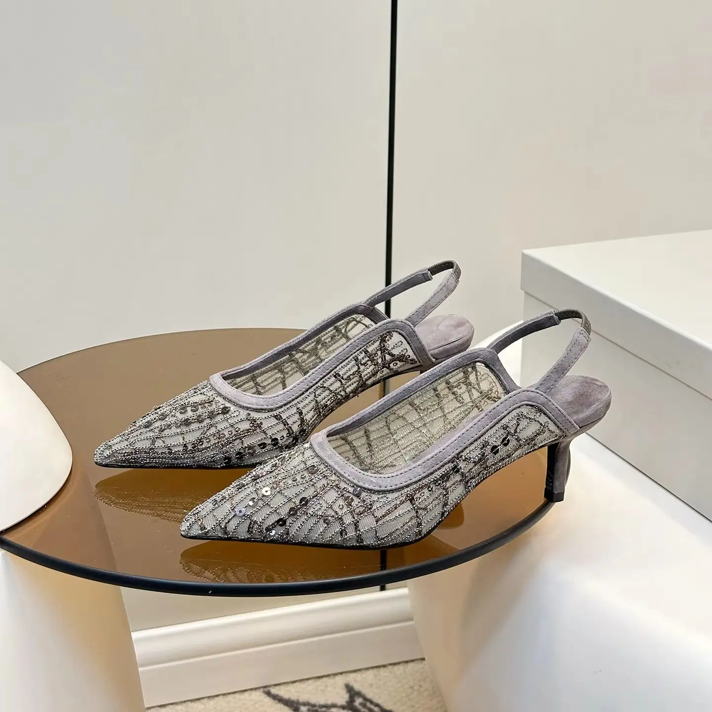 

Туфли-лодочки женские 2026 класса люкс с кружевом, на шпильке, с острым носком, сетчатые, с пайетками, на низком каблуке, для вечеринок