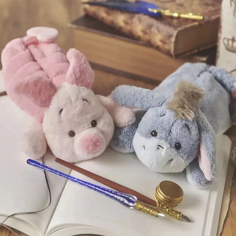 Imagem -02 - Plush Toy Shaped Pencil Case para Crianças Desenhos Animados Bonitos Picard Pig Eeyore Bolsa de Armazenamento de Papelaria Bolsa Presente Criativo