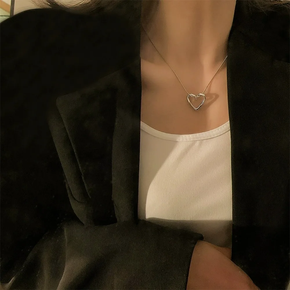 2026 Neue Einfache Hohle Herzanhänger-Halskette für Damen, Modische Kreative Schlüsselbein-Kette, Choker, Party-Schmuck, Geschenke