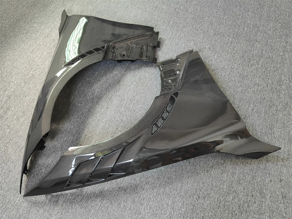 طقم واقيات الطين ذات جودة عالية من ألياف الكربون للتهوية. 4 سلسلة 4 سلسلة G26 420i 430I 435i M440i 4 أبواب