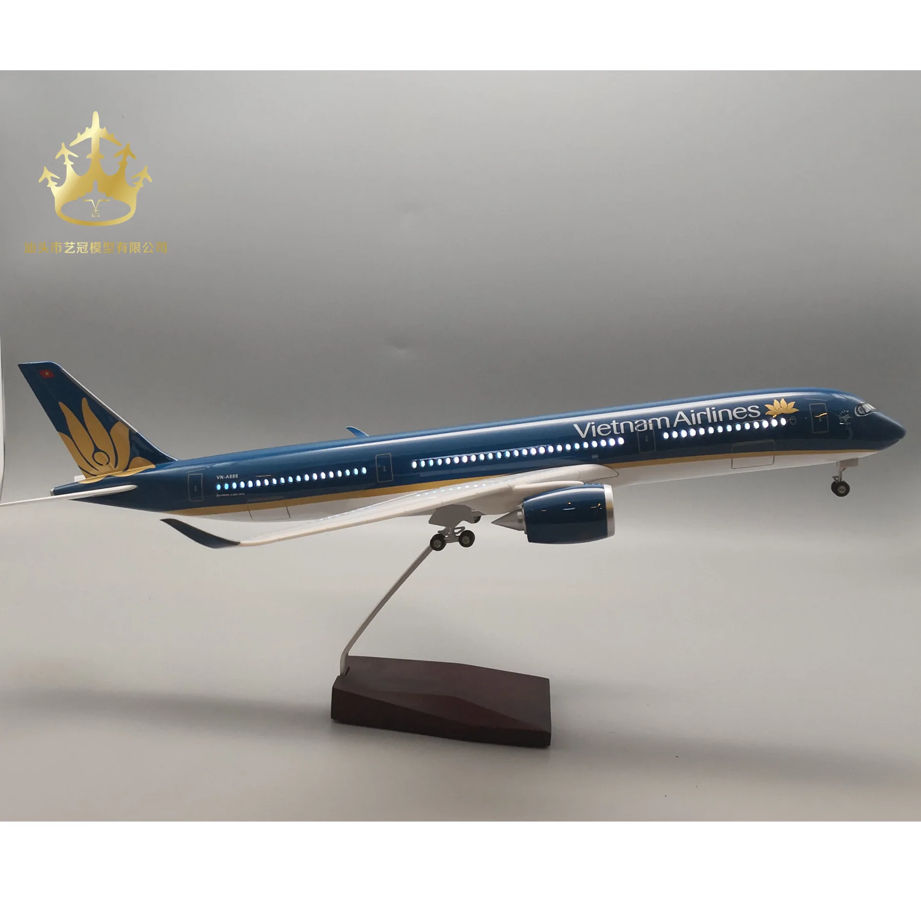 

Модель самолета Vietnam Airlines A350 со светодиодной подсветкой и движущимися колесами, статическая имитация, настольное украшение для любителей авиации