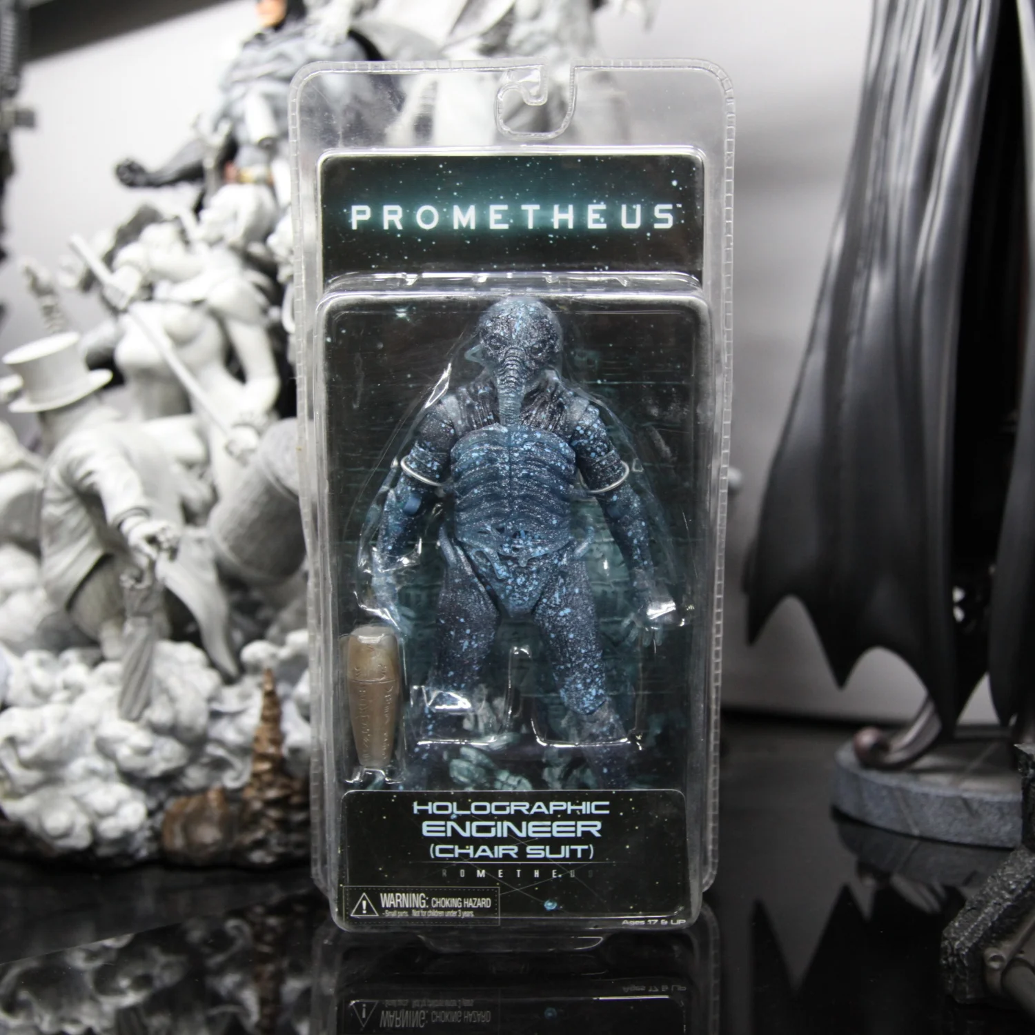 ネカ エイリアン プレクル: プロメテウス エンジニア アクションフィギュア - ホログラフィックバージョン（トランクマスク付き）、新品
