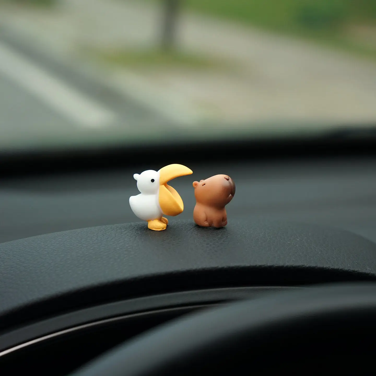 'During Work Hours, Eating Colleagues Is Prohibited.' Car Decorative Small Ornaments, Mini Female Cute Pelican and Capybara