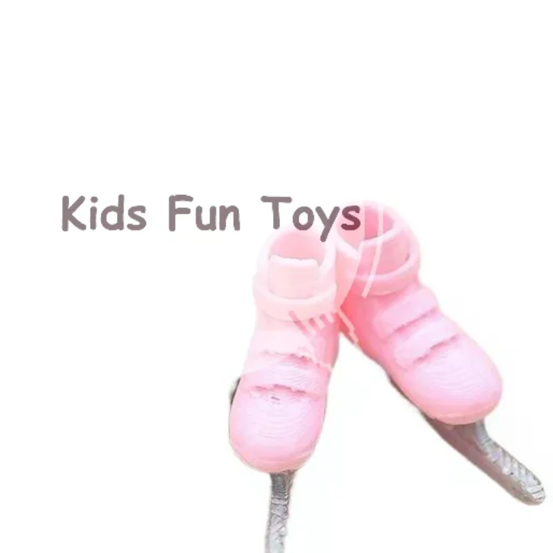 1 Pair Dollhouse Mini Simulation Skating Shoes Realistic Miniature Skiing Scene Model for DIY Doll House Decor Collectors