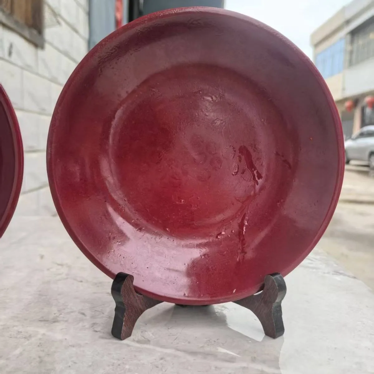 Retro creative ceramic round flat plate dark red plate sushi salmon sashimi plate foreign trade tail order micro-flaws