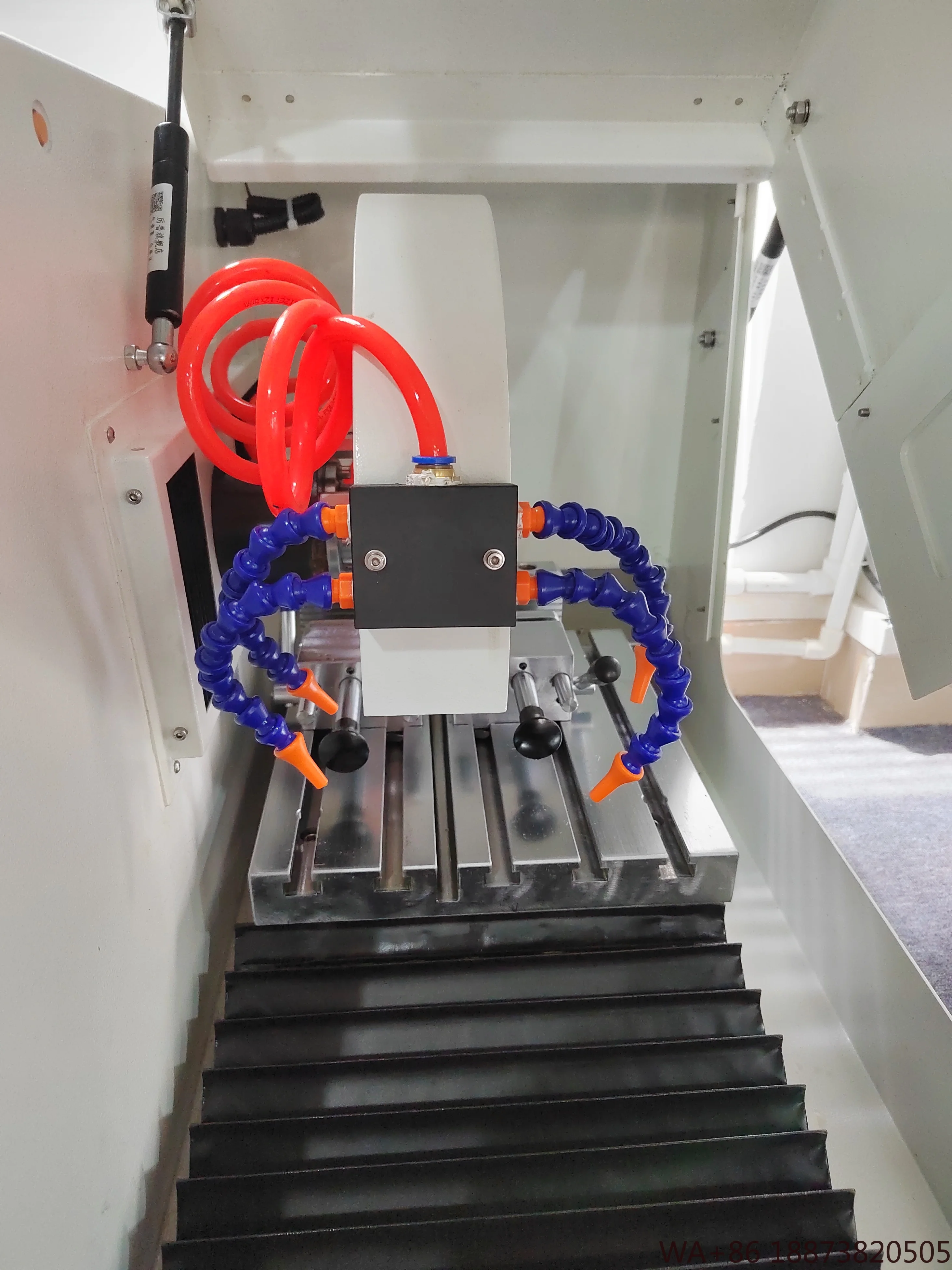 آلات القطع تصميم مخصص آلة القطع الأوتوماتيكية اليدوية مع نظام التبريد معالجة المعادن الفعالة #1