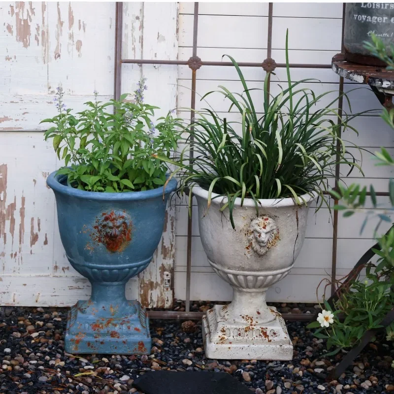 Classic vintage made old trophy flower pot lion head animal outdoor garden decoration ornament