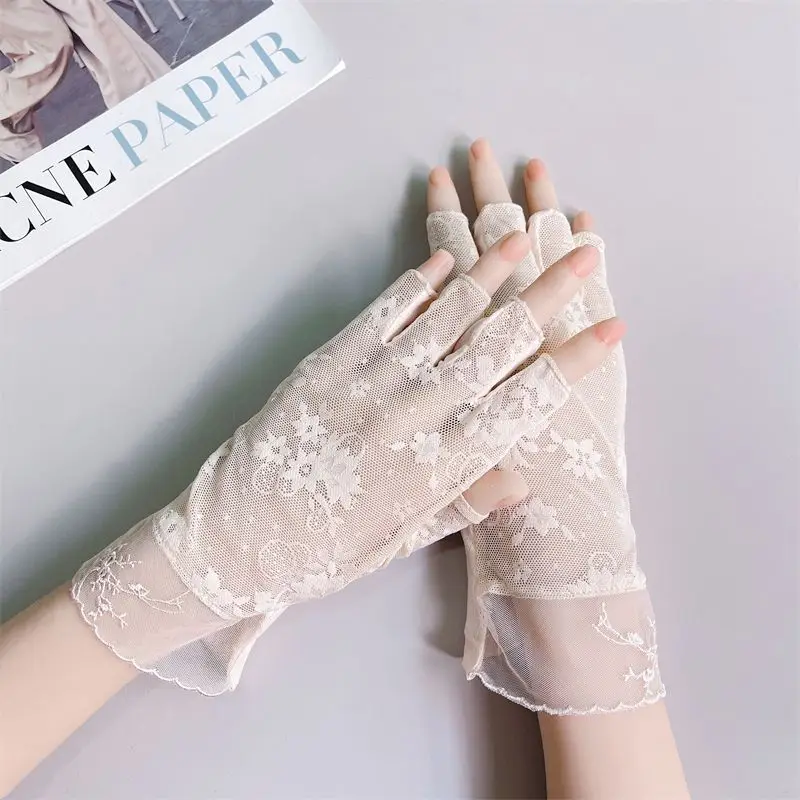 Women\'s Summer Cycling Lace Ice Silk Short Half-finger Anti-UV Thin Sunscreen Fingerless Gloves