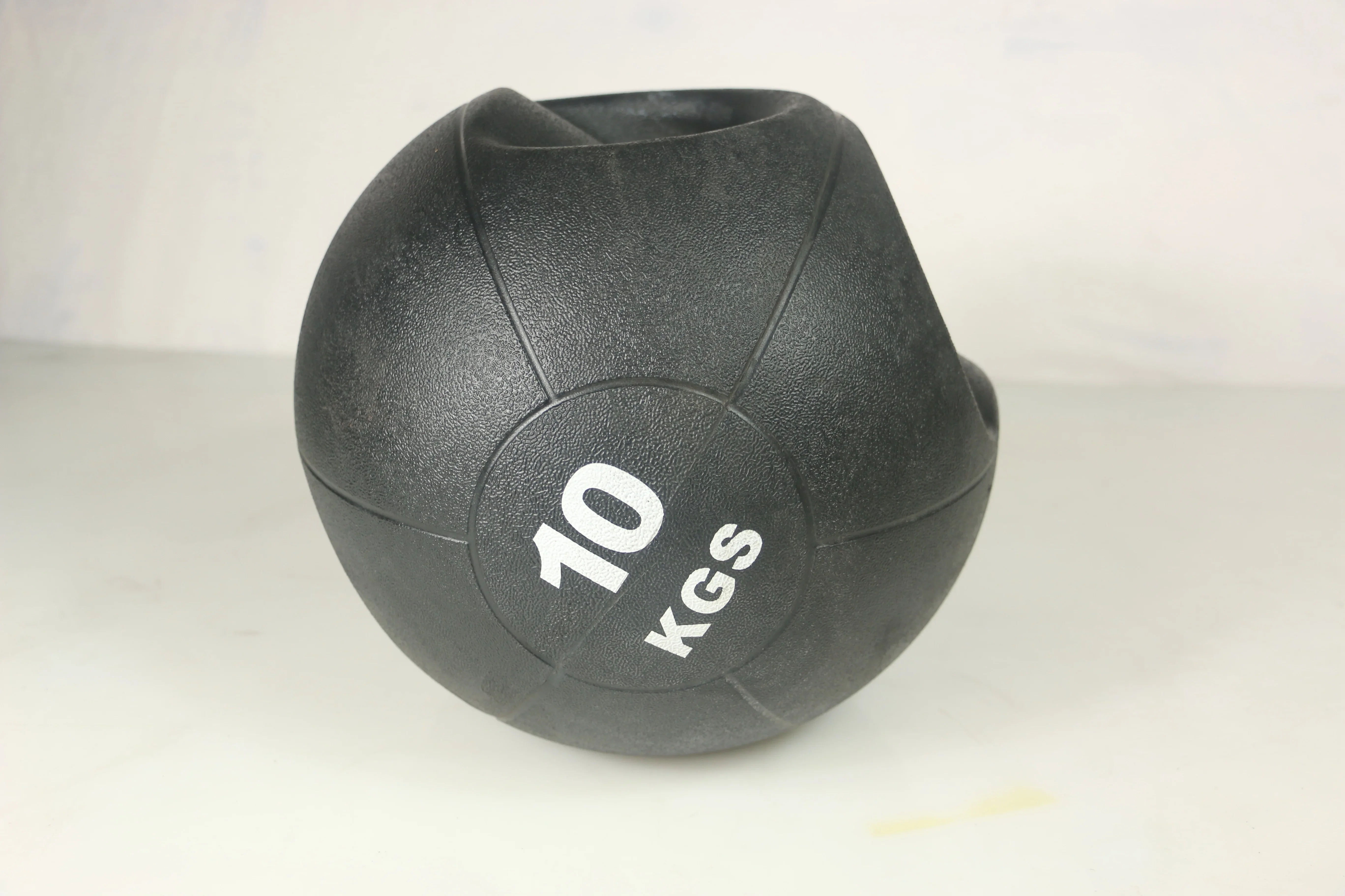 2026 Hot Selling Good Quality Pvc Leather+pp Cotton+sand Gym New Medicine Ball With Handle Exercise Ball