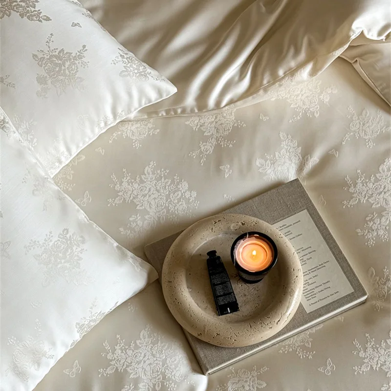 Biancheria da letto con copripiumino a farfalla in seta fredda jacquard di fascia alta di lusso leggero in quattro pezzi Nantong