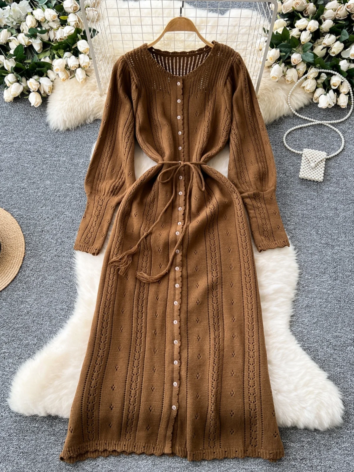 فستان محبوك مجوف حلو للنساء لفصلي الخريف والشتاء بخصر مرتفع وأكمام واسعة مع حزام على الخصر فستان طويل على الطراز الكوري تنورة...