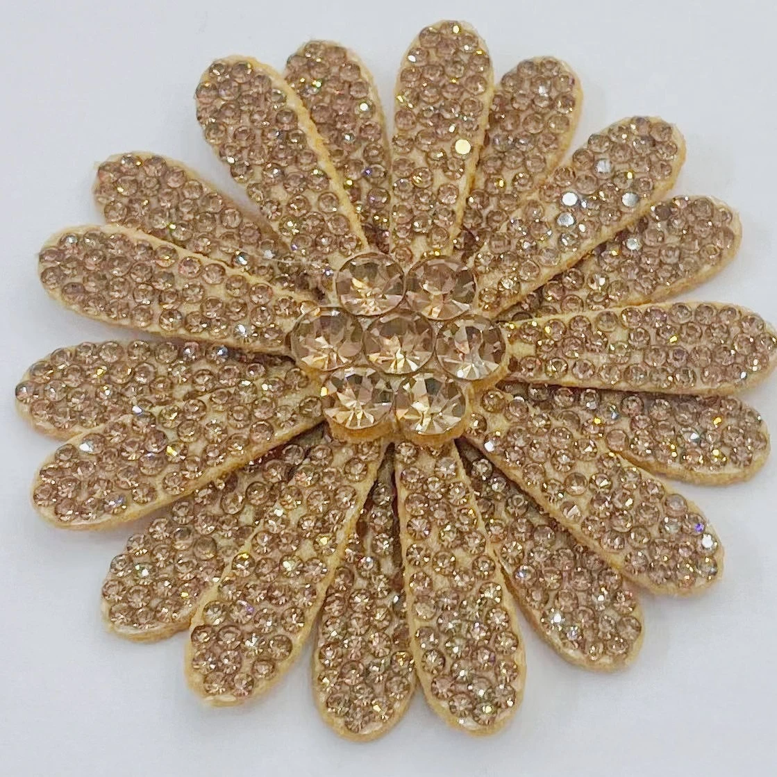 7CM Nuova spilla girasole con strass per le donne Spille accessorie di gioielli di lusso perfette per il corpetto regalo di banchetti per feste di nozze