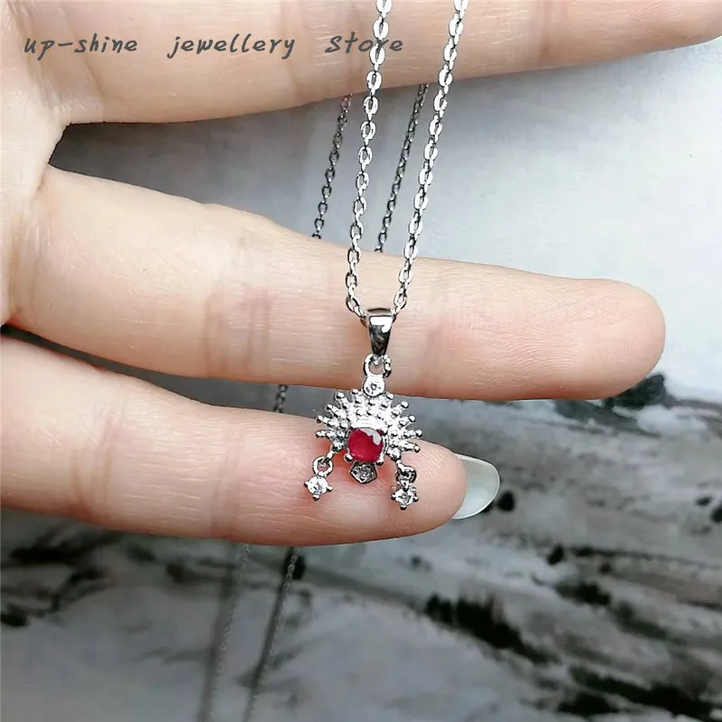 

Женский кулон из серебра 925 пробы с натуральным Рубином