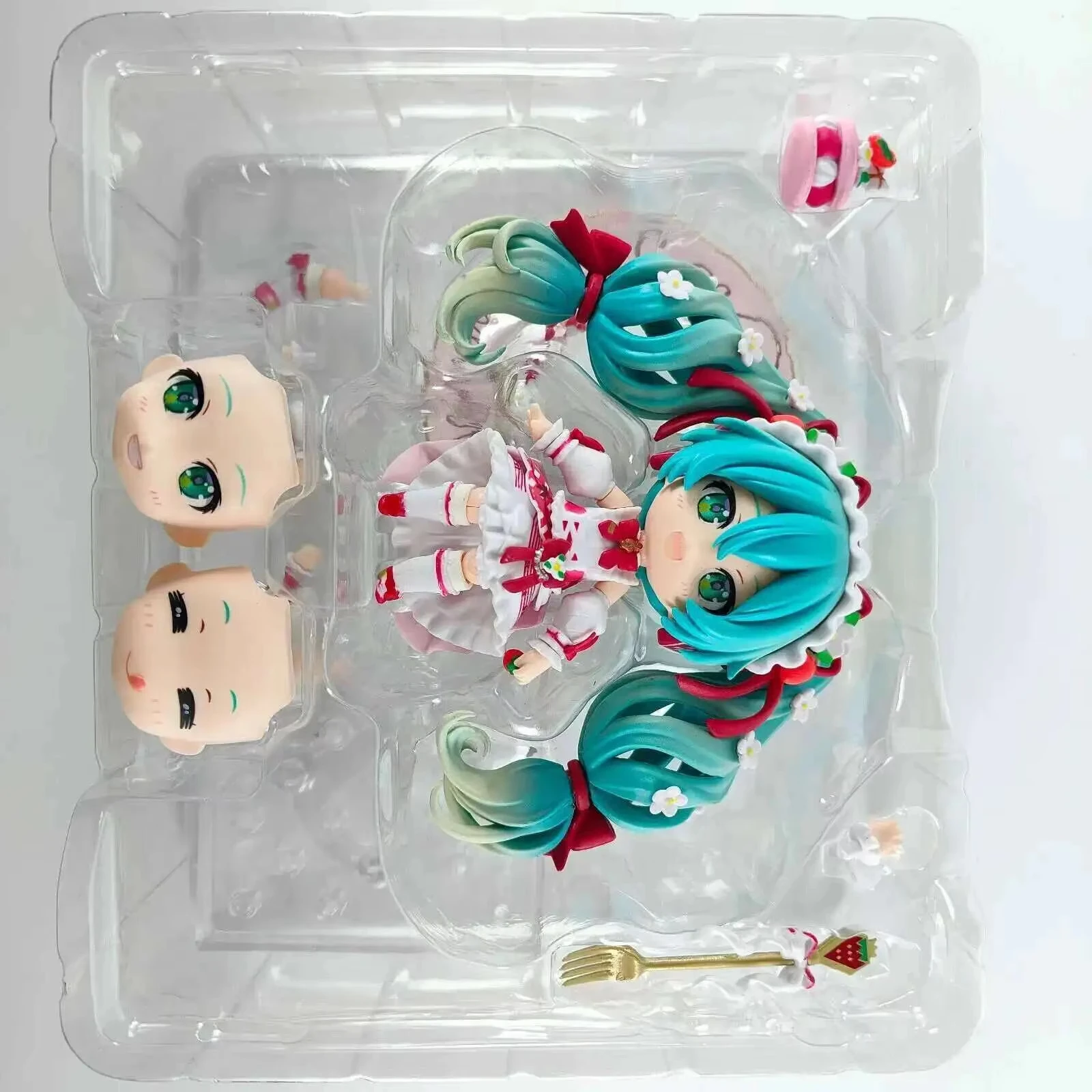 Figuur Hatsune Anime Miku # 1939 15e verjaardag Strawberry Miku-actiefiguur # 1940 PVC collectiemodel pop speelgoed cadeau