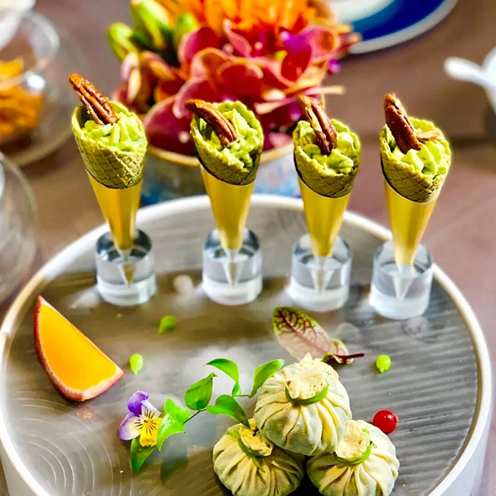 حامل مخروطي للآيس كريم من الأكريليك بفتحة واحدة لمخاريط الآيس كريم السوشي لفة يدوية عرض دعامة مخروطية أكريليك للحفلات