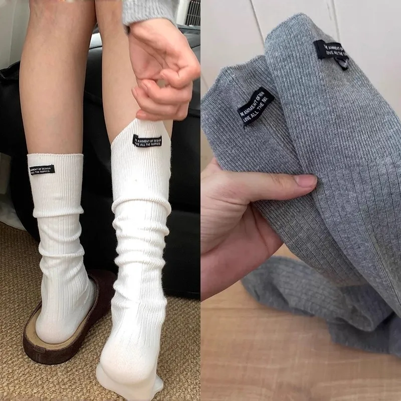 

Женские черные полосатые носки до середины икры с английскими буквами, осенне-зимние модные женские хлопковые высокие мягкие длинные носки Maillard