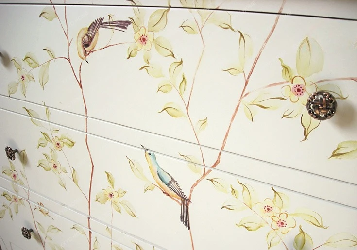 hand-painted paintings of birds and flowers are mostly used in chests of drawers and solid wood chests of drawers