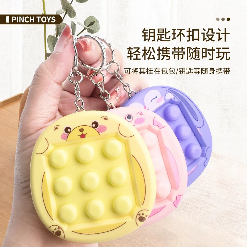 

Музыкальная игрушка-антистресс в виде мультяшной ладошки, креативный музыкальный лабиринт с бусинами, брелок-подвеска для школьного рюкзака, маленький размер