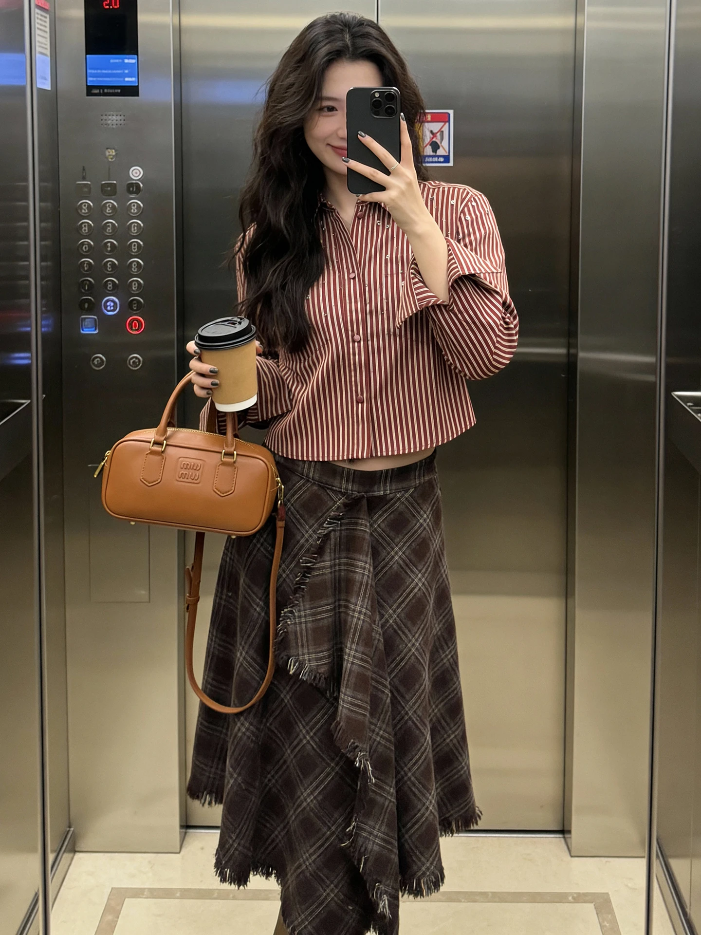 Lässige, vielseitige South Oil High-End-Damen-Irt-gestreifte Diamant-Wärmeübertragungs-Oberbekleidung für den Pendelverkehr, lockere Passform