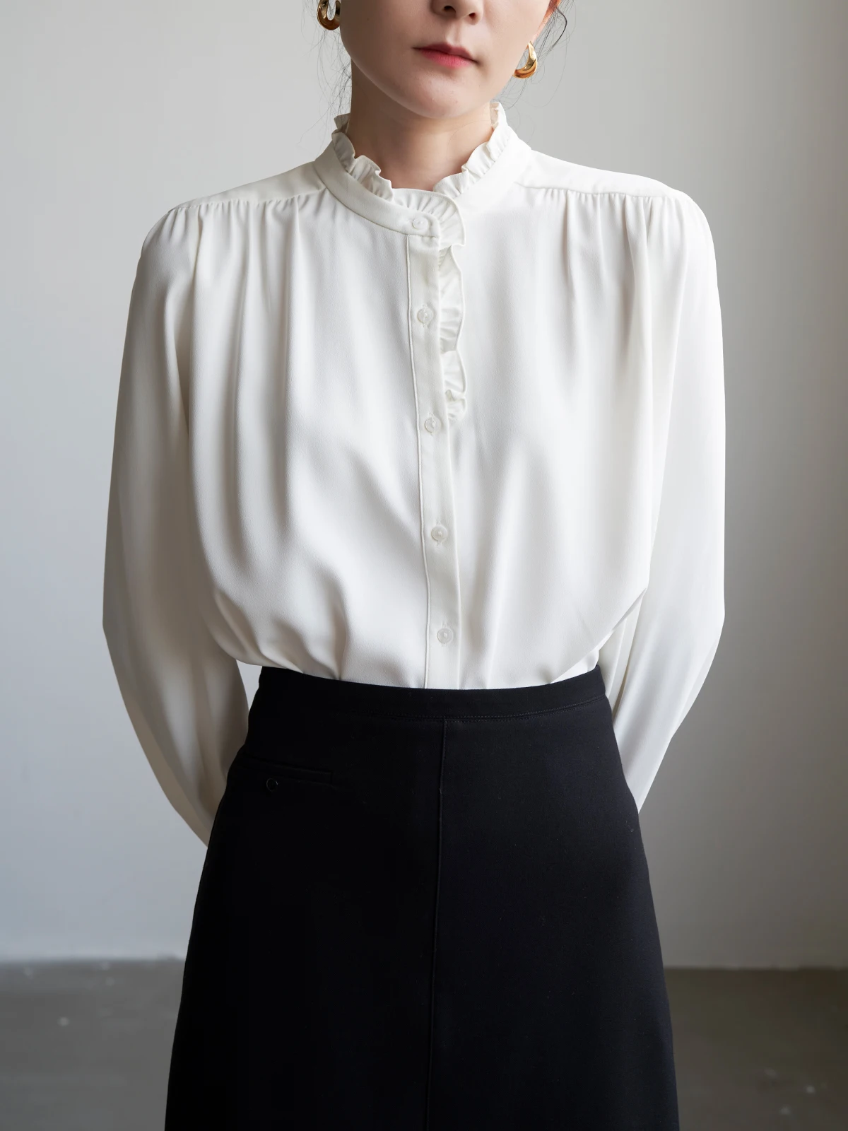 

Elegant White Long Sleeve Stand Collar Shirt for Women Wood Grain Design French Style Pure Color Autumn Fashion Shirt