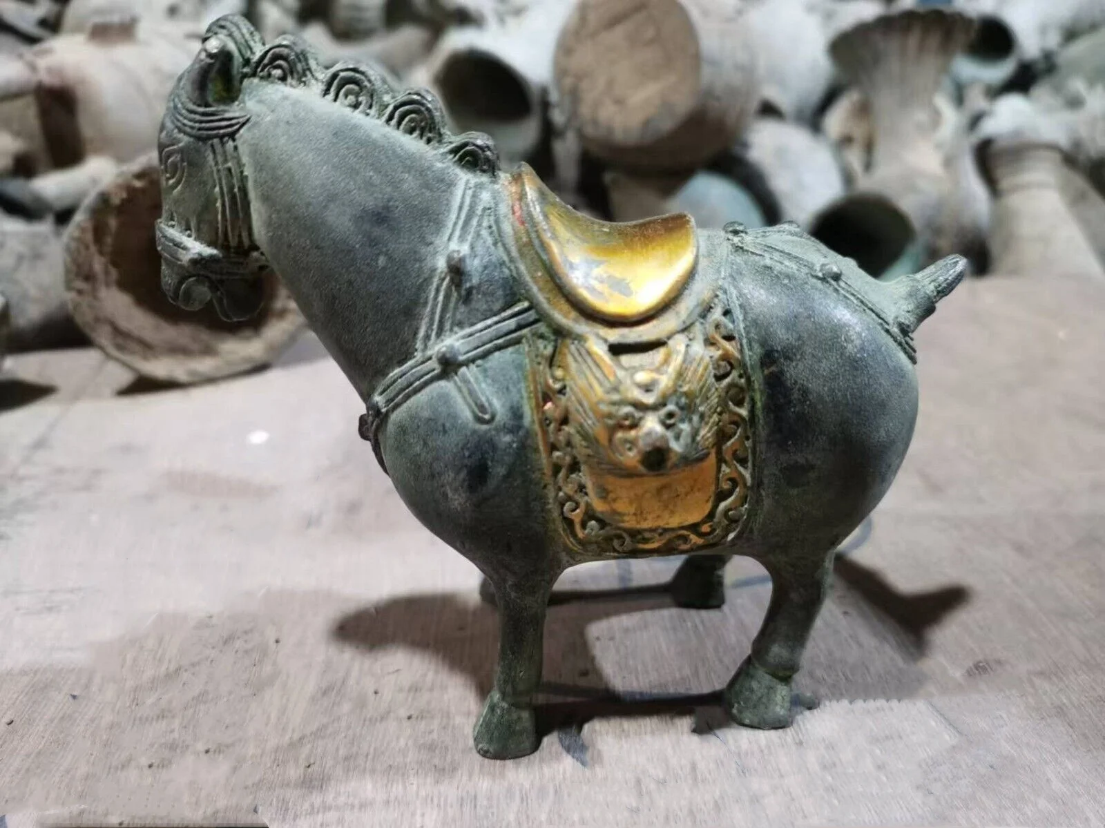 Old Bronze Be unearthed, Vintage China Collectible Copper Gilded warhorse Nice Art Work
