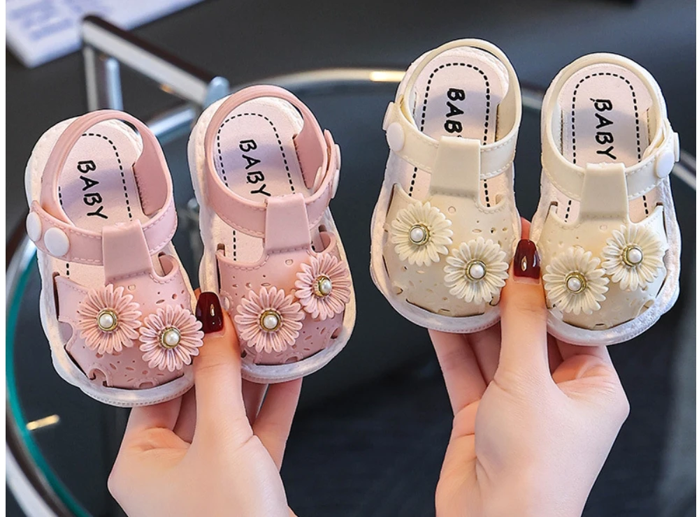 Sandalias de princesa para niños y niñas, zapatos de playa suaves con flores, antideslizantes, de verano