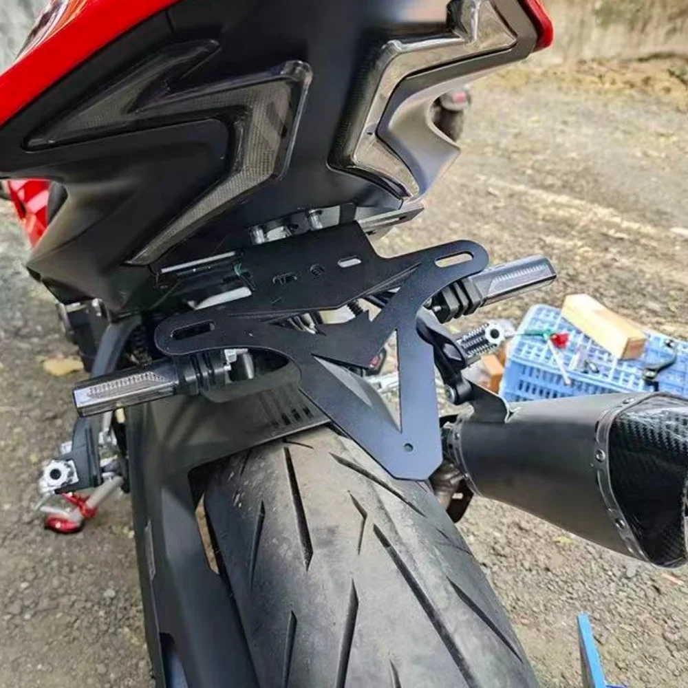 For VOGE RR660S, modify the accessory to install a racing short tail rear license plate holder and a short license plate bracket