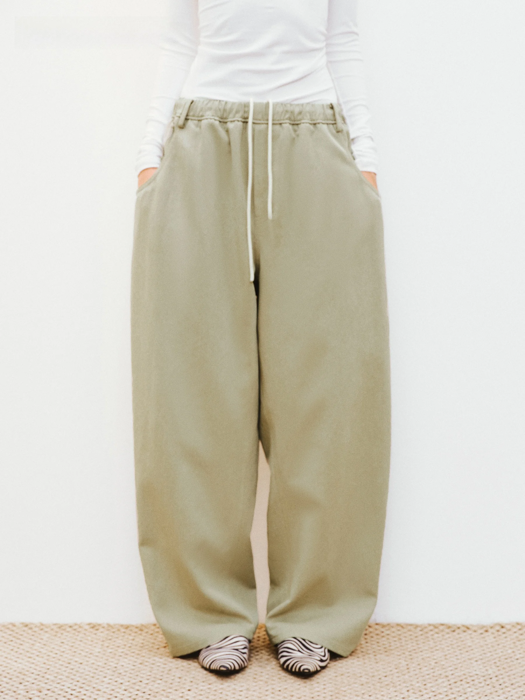 

VERMO Classic Updated Version Loose Casual Pants Silk Cotton Texture Comfortable Daily Natural Waist Elastic Leggings