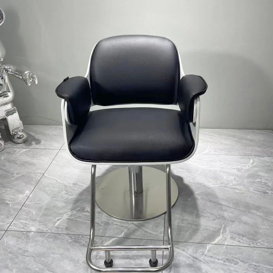 

Lifter Beauty Salon Chair Premium Nordic Hairstylist Adjustable Barber Chair Swivel Esthetician Cadeiras Salon Furniture