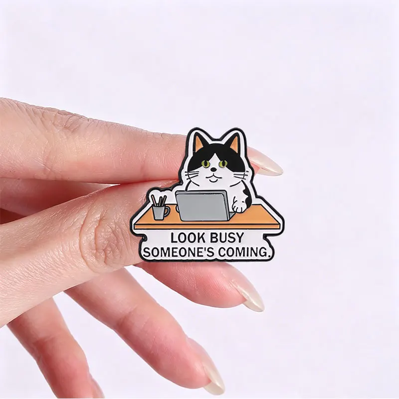Cartoon Kitten Look Busy Someone's Coming Letter Pins Brooch Funny Cow Cat Staff Badge Lapel Pin Accessory On Collar Backpack Ha