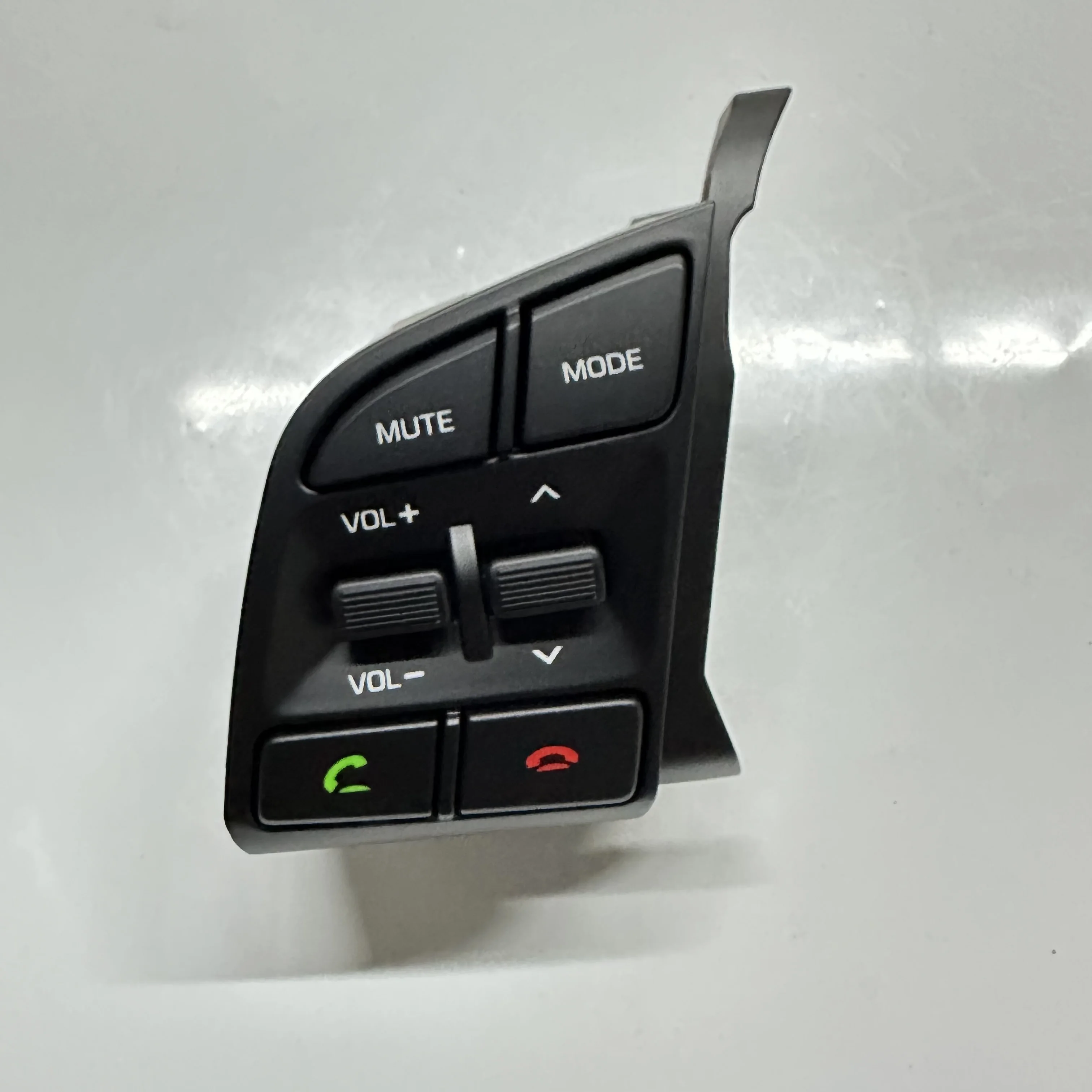 96710D3500 Steering Wheel Remote Control Switch for Hyundai Tucson 2016-2019 Volume AdjustButton Bluetooth Button Music Switch