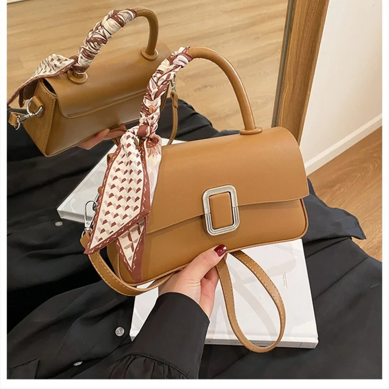 

Ladies Messenger Bag Made Of Premium Leather Boasting Casual Paris Neat Spacious Soft Daily Modern Style​