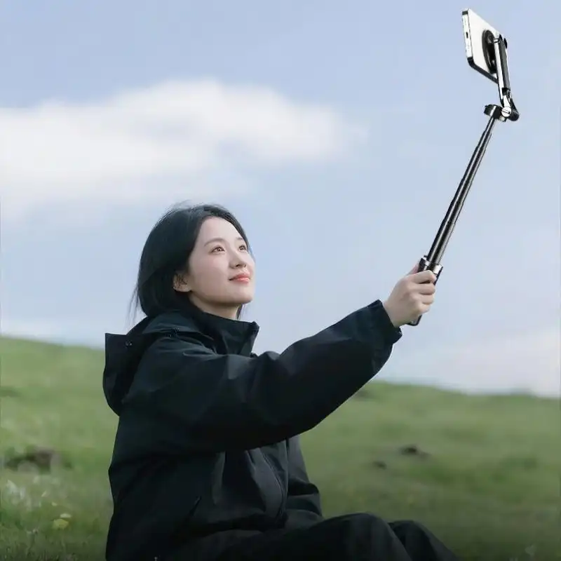 

Мультиunktions-Selfie-Stick 4 в 1 с возможностью 360 градусов ° -Подвесь и магнит Мини-магнитная палка для селфи для телефона