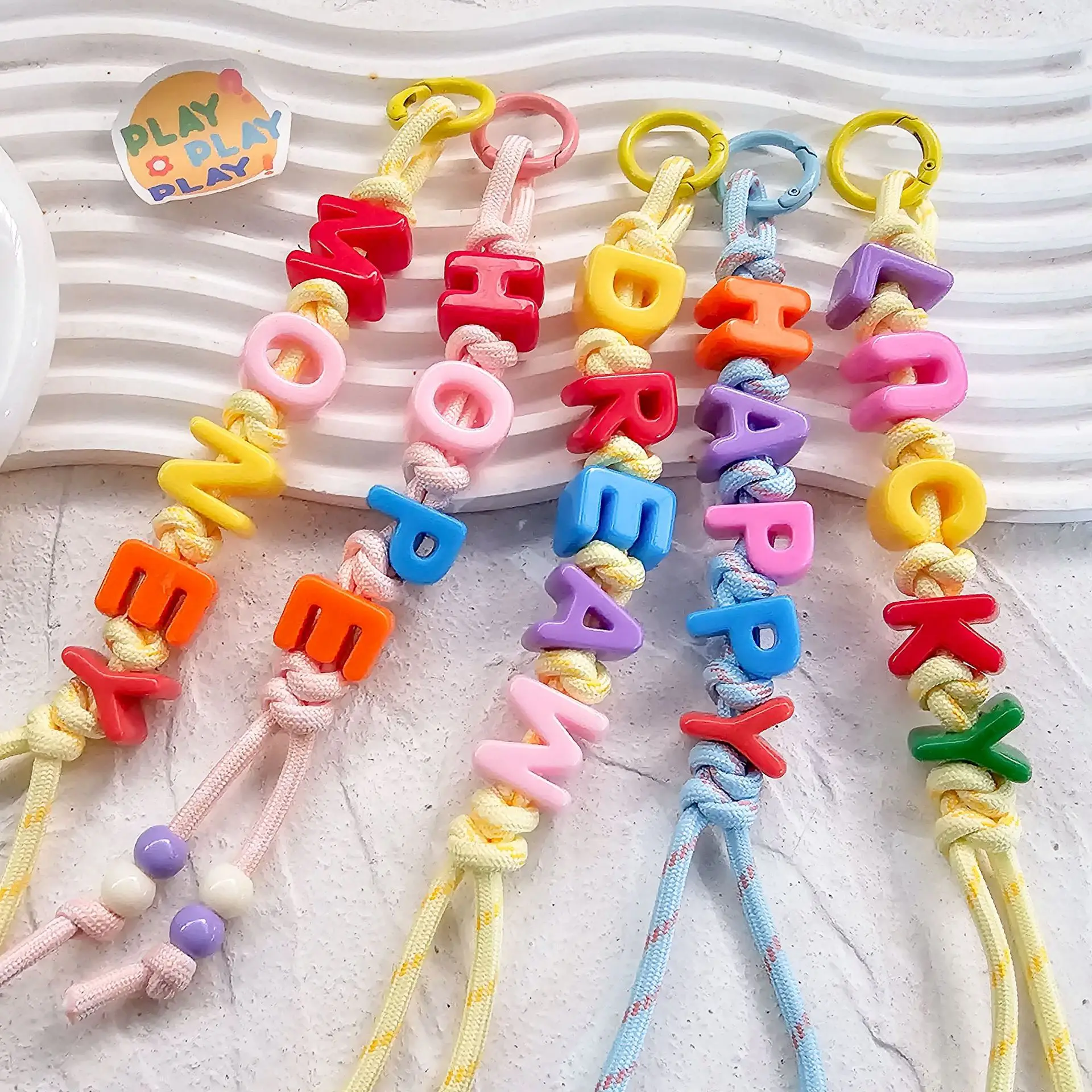 

Модная акриловая плетеная веревка с буквами для мобильного телефона, ремешок с защитой от потери, шнур для сумки, цепочка для телефона для девочек, веревка, кулон, подарок