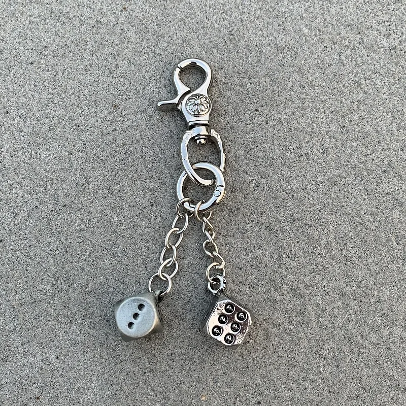 خمر الأزهار الثقيلة المفاتيح النرد قلادة مطابقة حقيبة الإكسسوارات شنقا الديكور نظيفة صالح العصرية المتخصصة نمط حصيرة معدنية #4